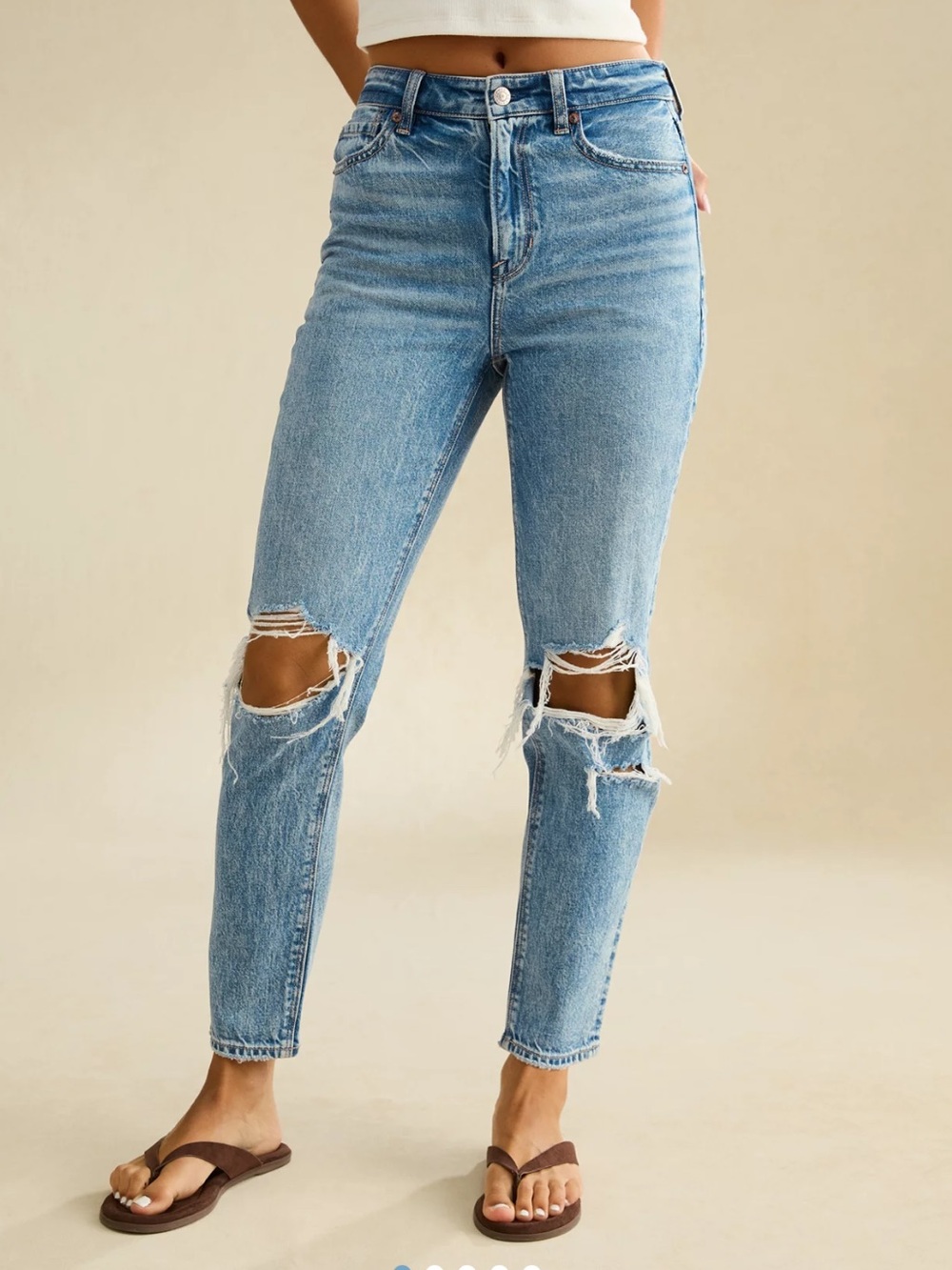 American Eagle High-Rise Distressed Women's Jeans - Light Blue